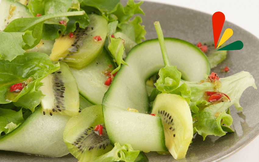 Ensalada de kiwi Zespri™ Green, pepino y cilantro